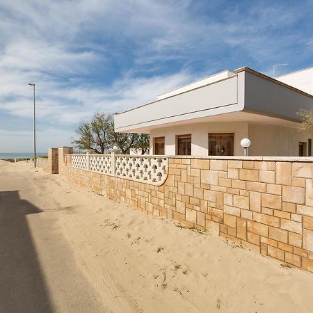 Villa Scirocco By Barbarhouse Torre Lapillo Exterior photo